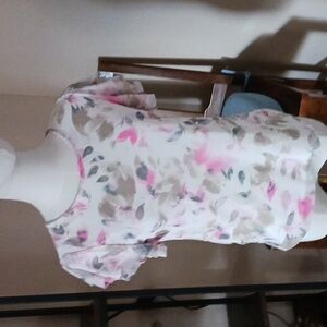 Vince Camuto- Floral Print Women's Top